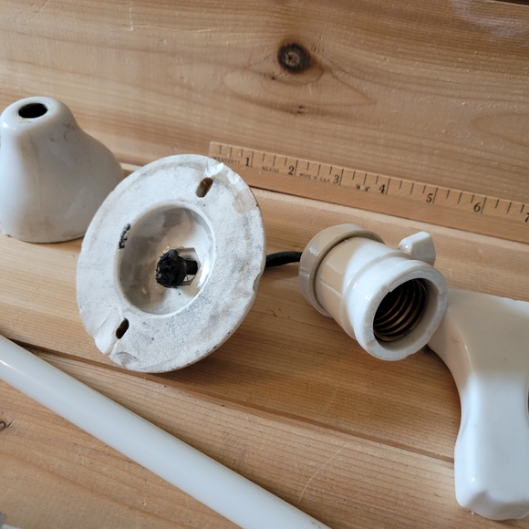 Vintage Ceramic Bathroom Fixtures - Picture 6 of 8